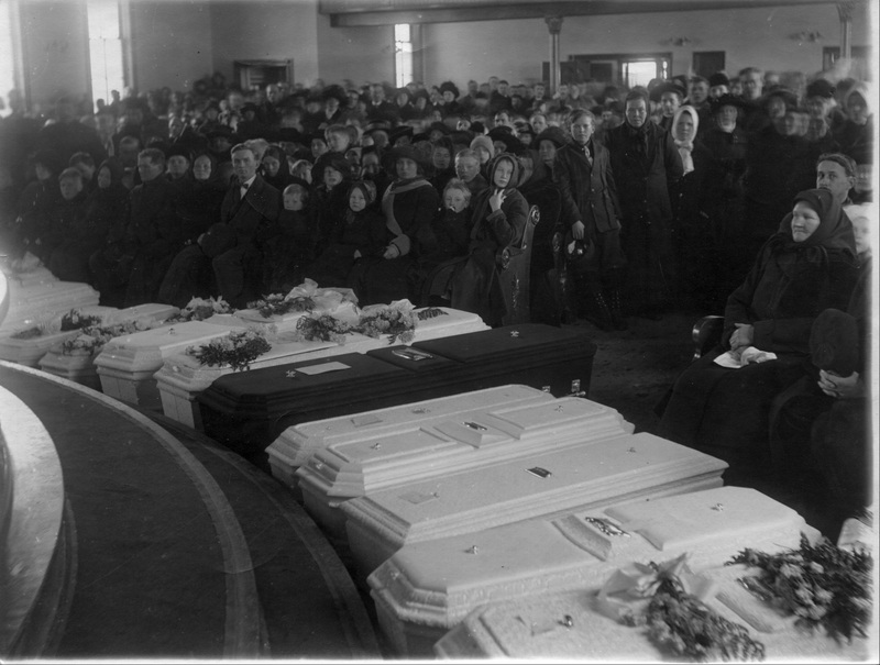 Illustration for article titled Remember Italian Hall: Where 73 Died On Christmas Eve